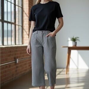 Gloria Vanderbilt Blue and White Striped Cropped Pants Size 14